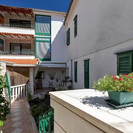 Apartments Carmen Makarska Exterior photo