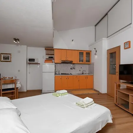 Apartments Carmen Makarska Exterior photo