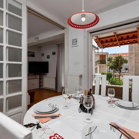 Apartments Carmen Makarska Exterior photo
