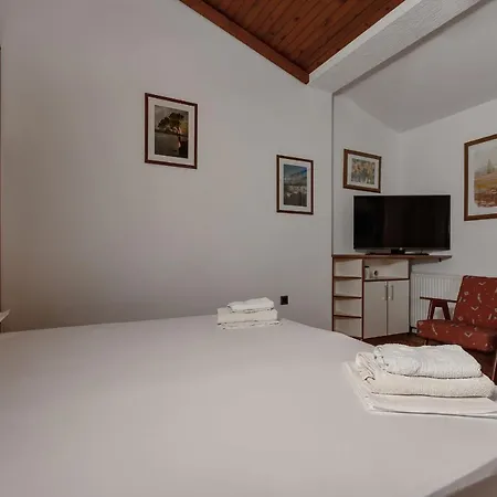 Apartments Carmen Makarska Exterior photo