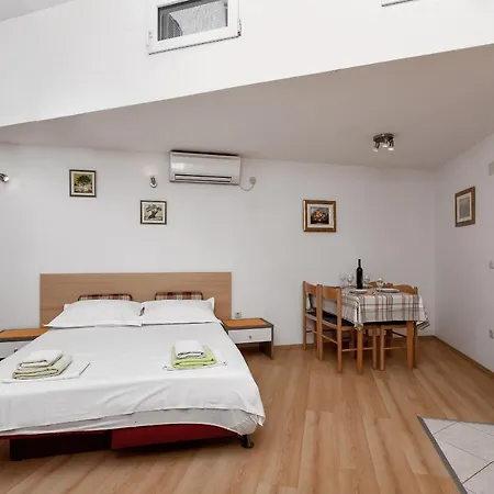 Apartments Carmen Makarska Exterior photo