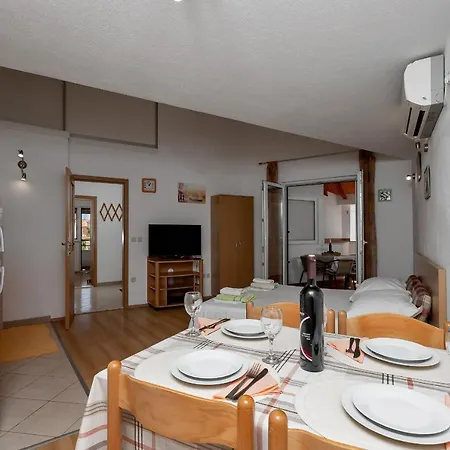 Apartments Carmen Makarska Exterior photo