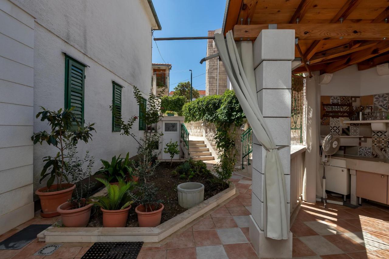 Carmen Apartment
