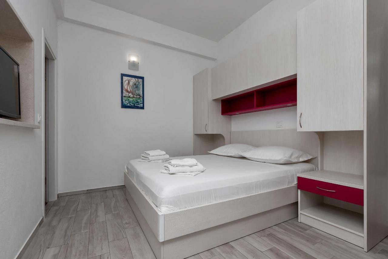 Carmen Apartment *