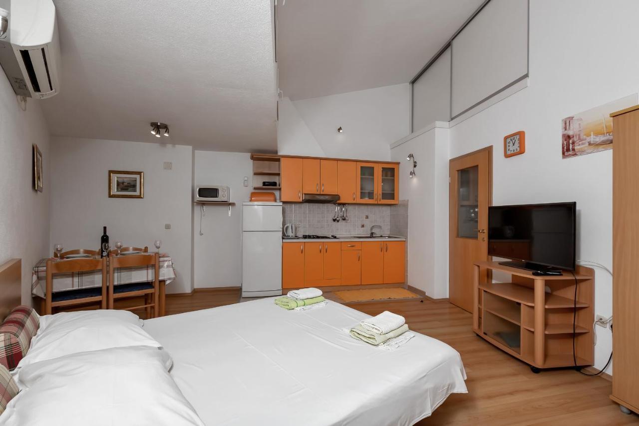 Carmen Apartment