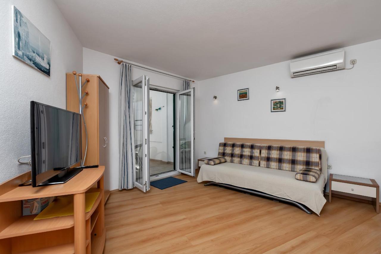 Carmen Apartment